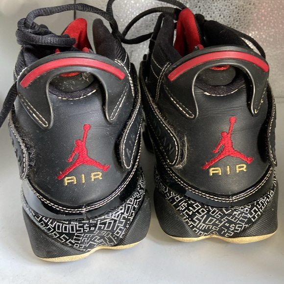 Air Jordan sneakers lightly used black on black red liner sz 10.5 - Picture 2 of 10